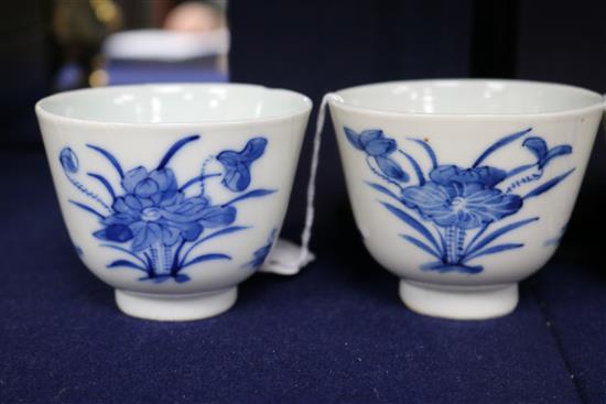 A boxed set of 19th century Chinese blue and white cups
